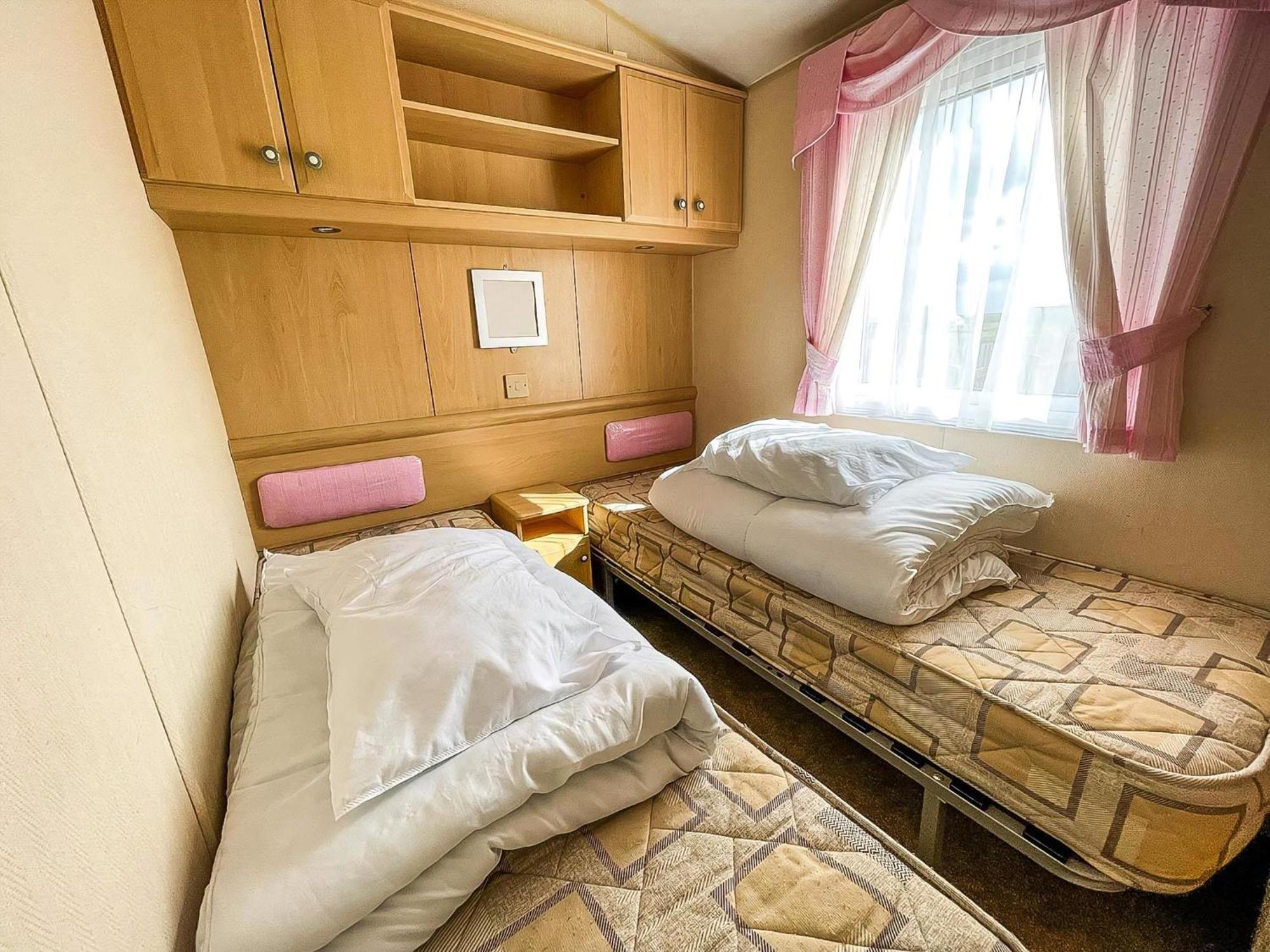 6 Berth Caravan Nearby Hunstanton Beach Front In Norfolk Ref 13019L Экстерьер фото