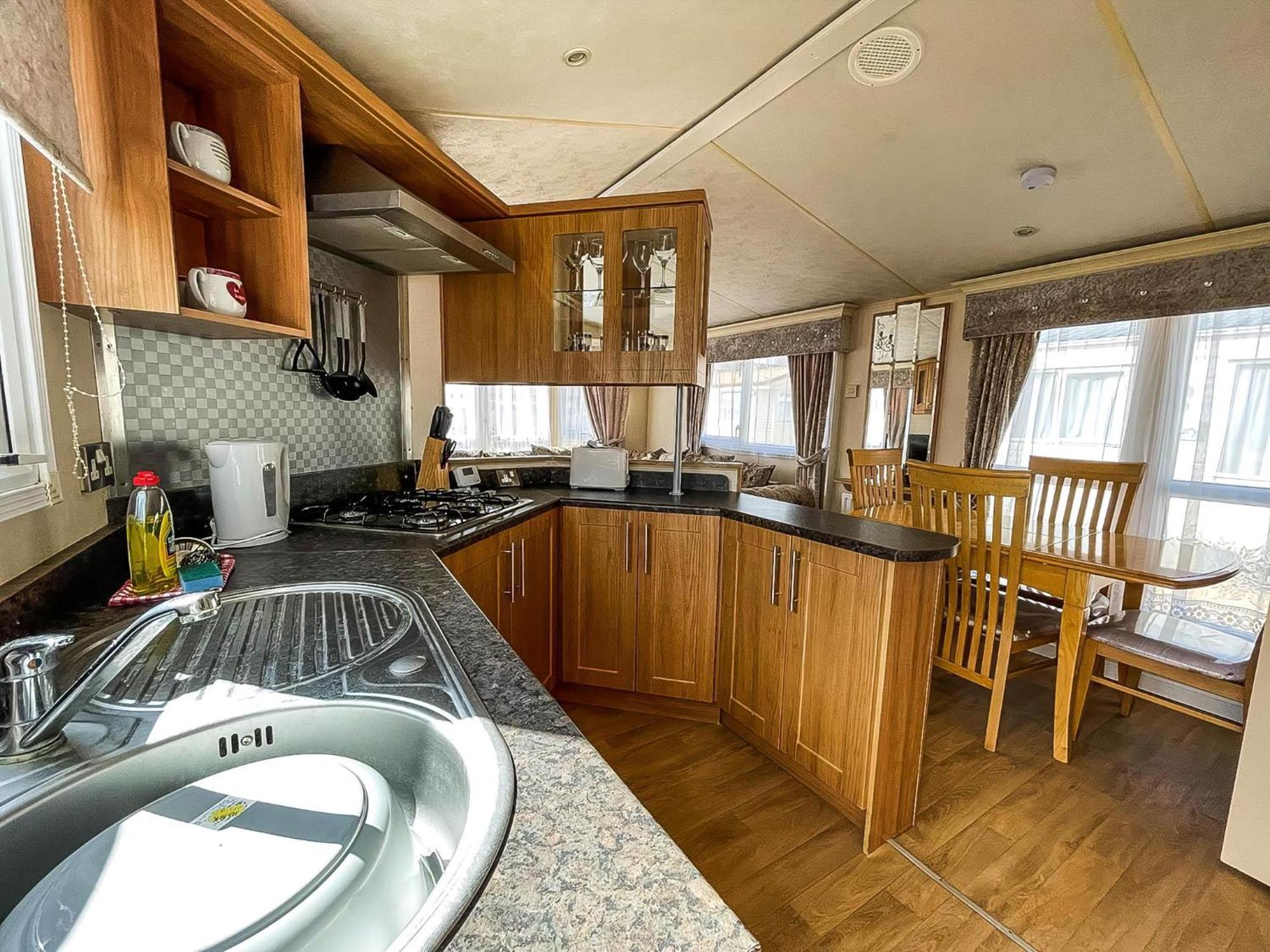 6 Berth Caravan Nearby Hunstanton Beach Front In Norfolk Ref 13019L Экстерьер фото
