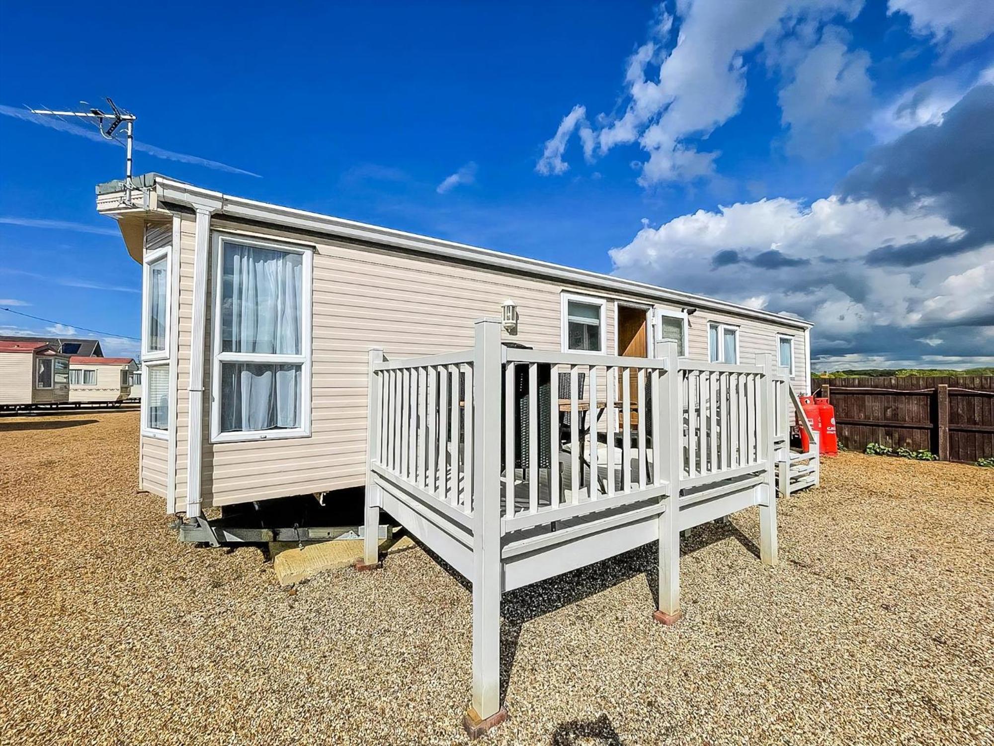 6 Berth Caravan Nearby Hunstanton Beach Front In Norfolk Ref 13019L Экстерьер фото